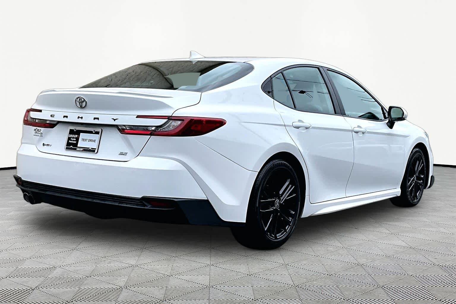 Used 2025 Ice Cap Toyota SE image 13