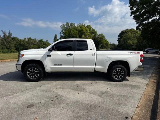 Used 2017 White Toyota SR5 image 4