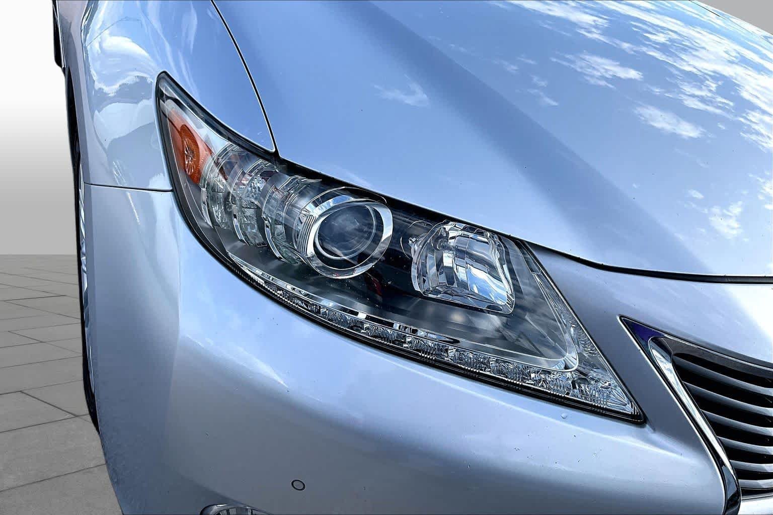 Used 2014 Silver Lining Metallic Lexus  image 28
