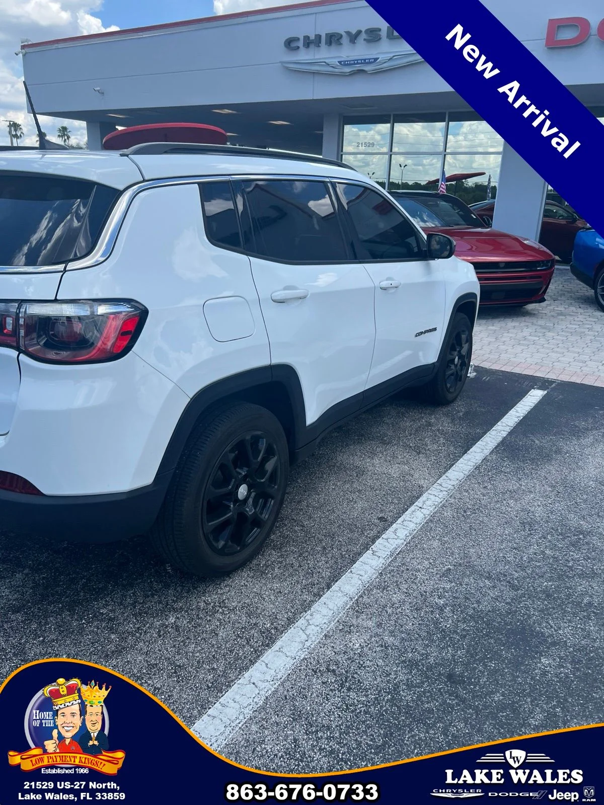 Used 2023 White Jeep Latitude Lux image 9