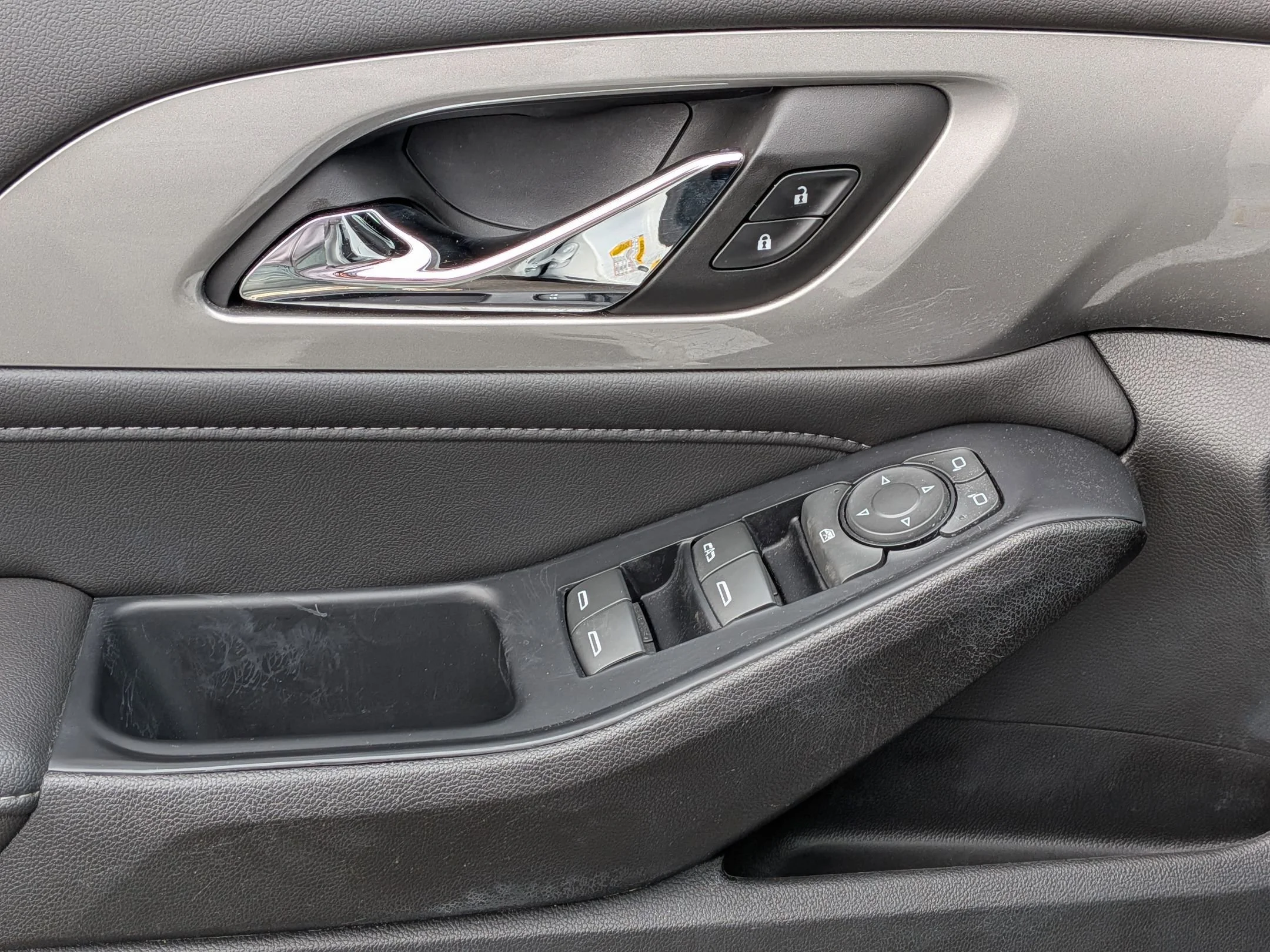 Used 2023 Summit White Chevrolet LT Cloth image 22