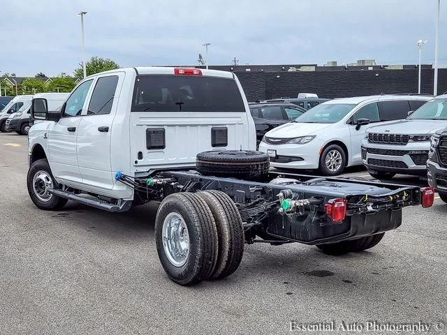New 2026 Bright White Clear-Coat Exterior Paint RAM Tradesman image 7