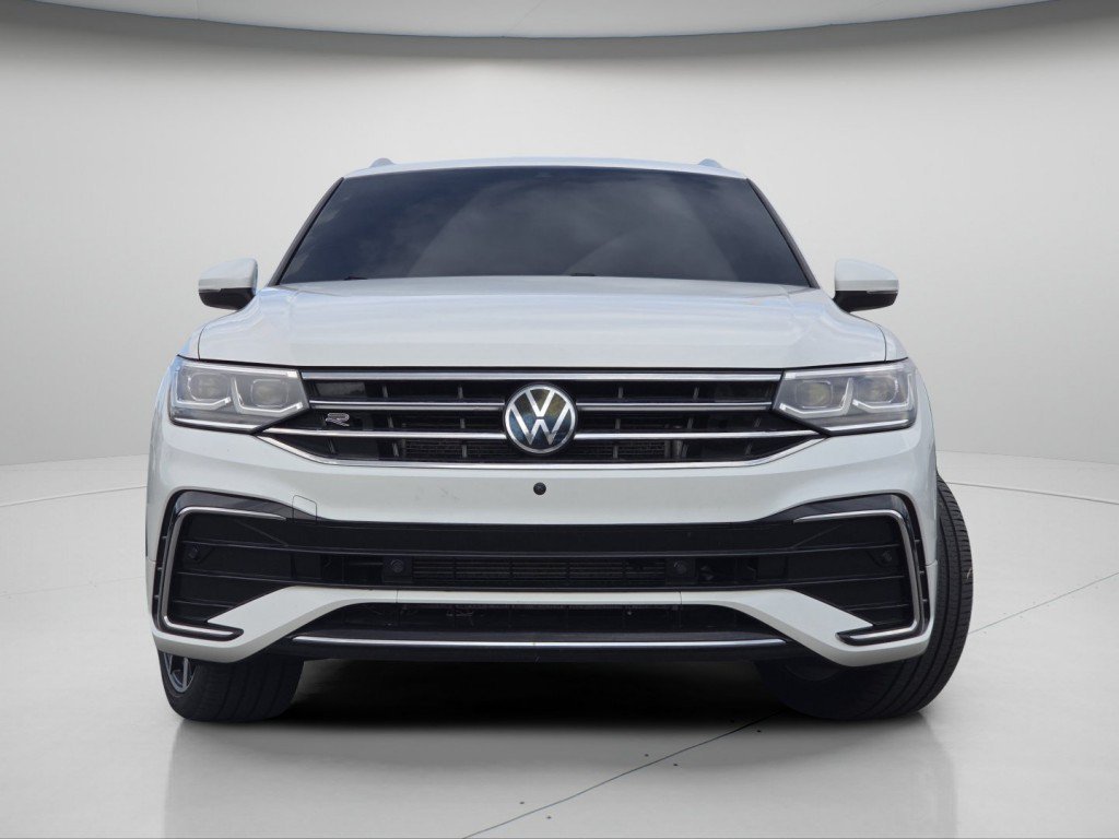 Certified Used 2022  Volkswagen 2.0T SEL R-Line image 3