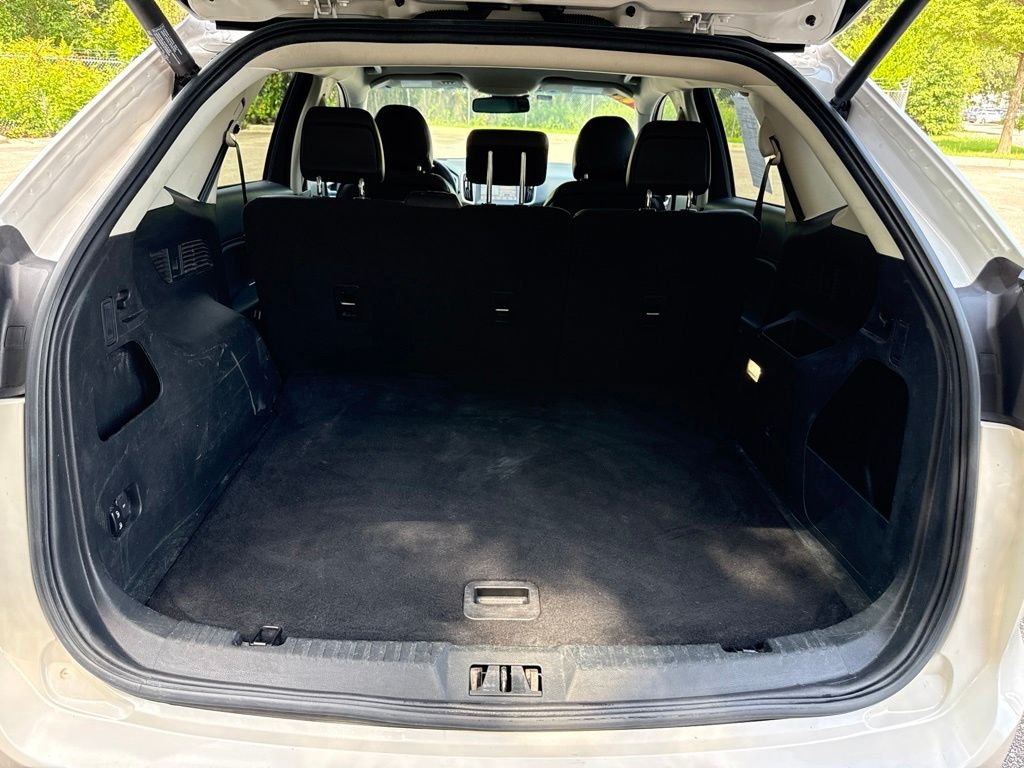 Used 2018 White Ford SEL image 19