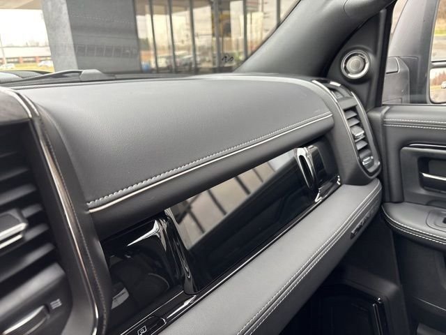 New 2026 Diamond Black Crystal Pearl-Coat Exterior Paint RAM Limited image 26