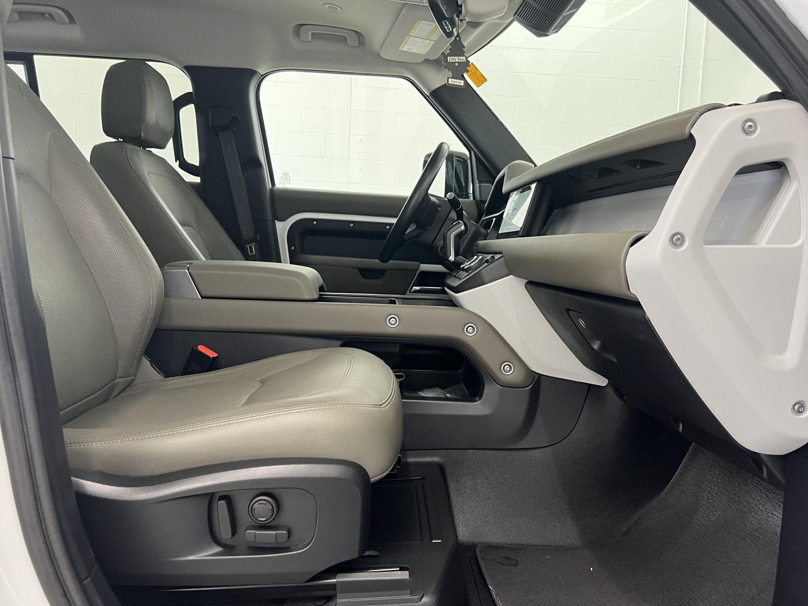 2024 Land Rover Defender S - Photo 29
