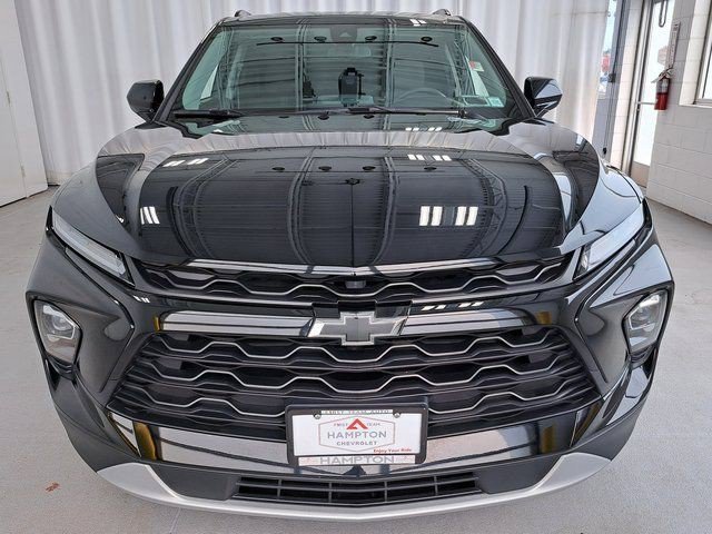 Used 2025 Black Chevrolet 2LT image 4