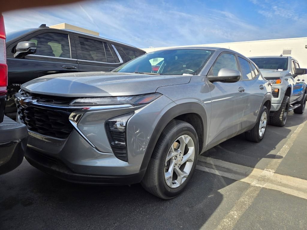2025 Chevrolet Trax LS