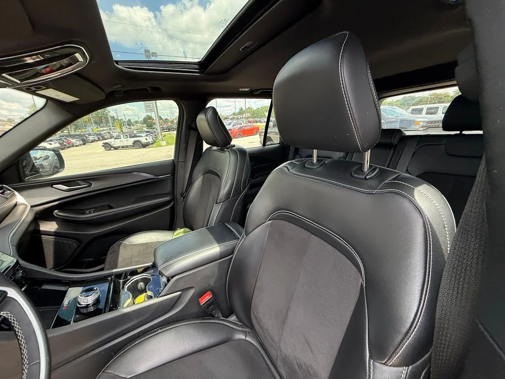 Used 2023 Silver Jeep Altitude X image 13