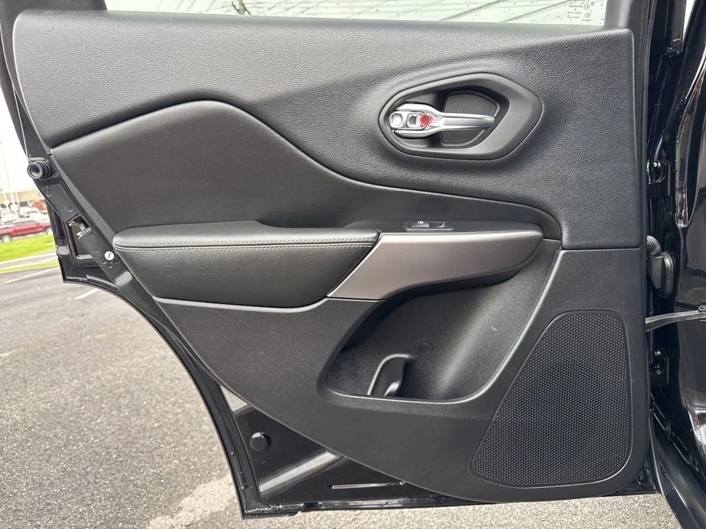 Used 2019 Black Jeep Limited image 19