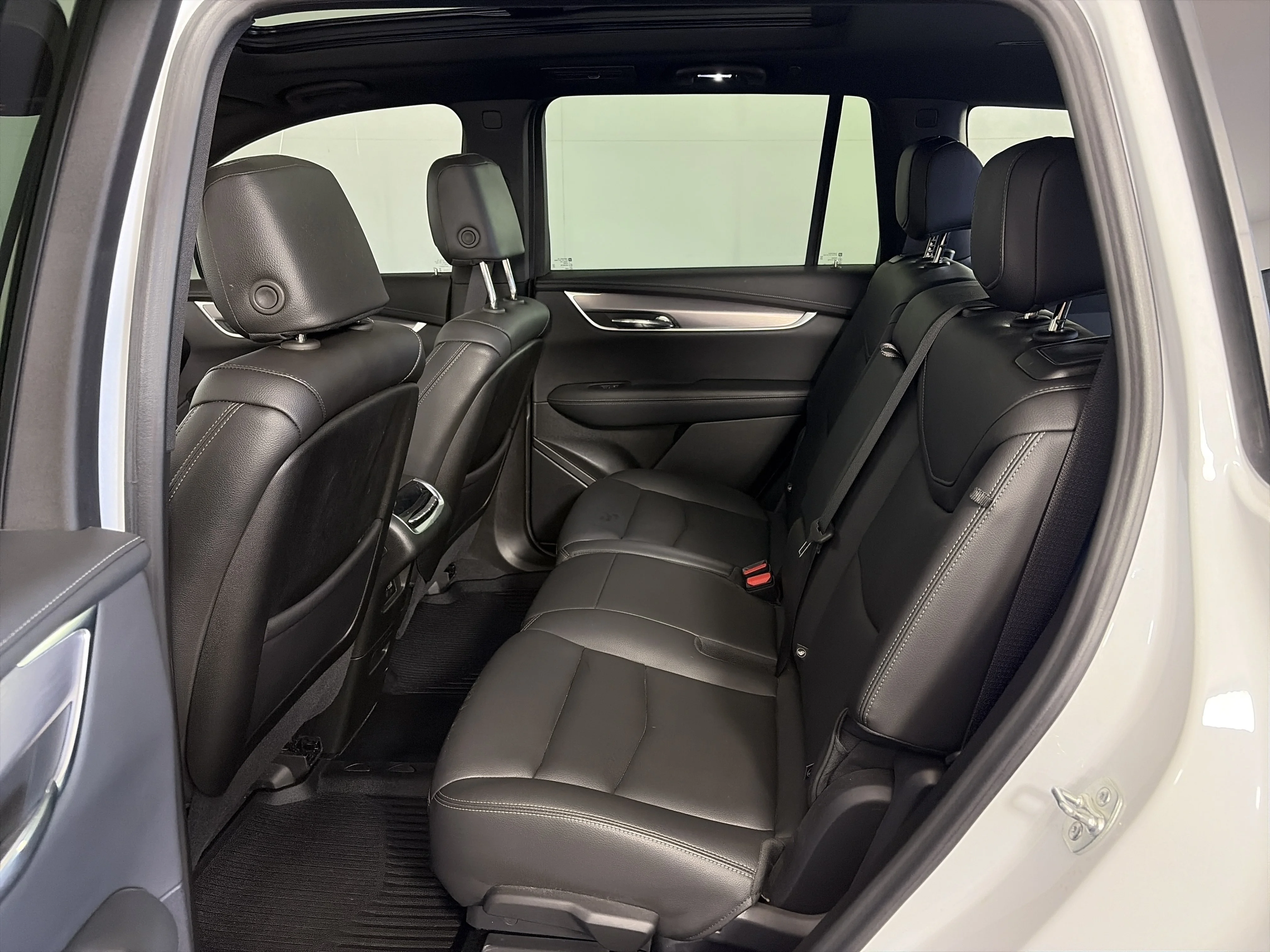 Used 2025 Crystal White Tricoat Cadillac Luxury image 8