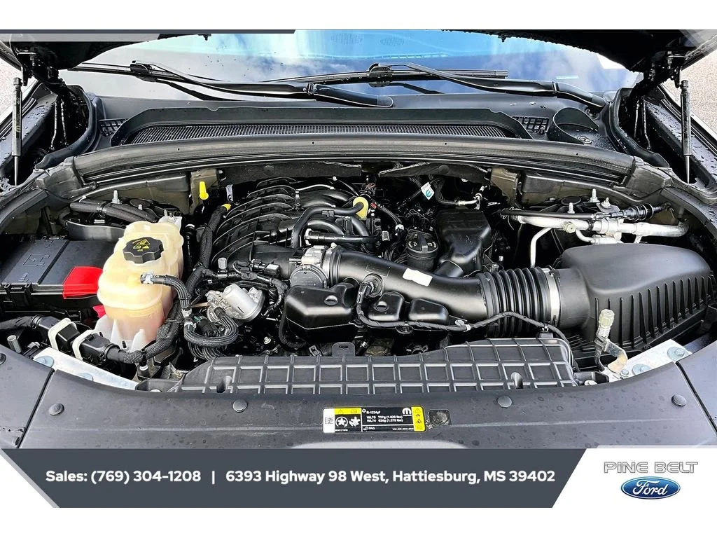 Used 2022 Diamond Black Crystal Pearlcoat Jeep Altitude image 10