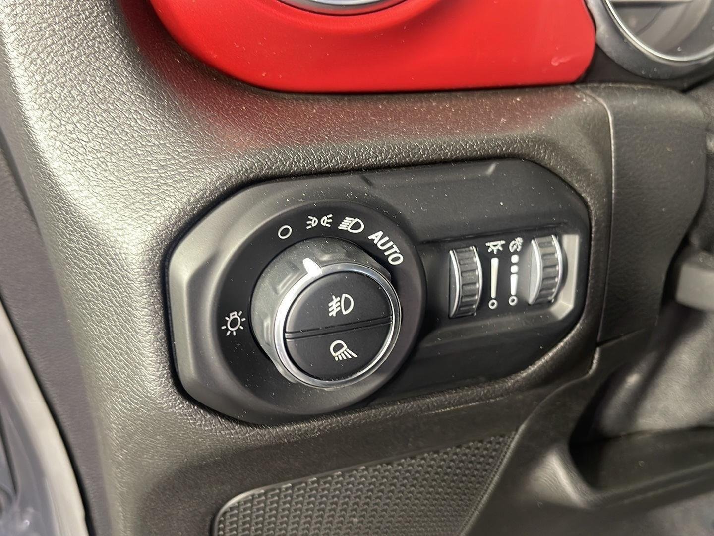 Used 2021 Sting-Gray Clearcoat Jeep Rubicon image 15