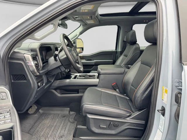 Used 2025  Ford Lariat image 10