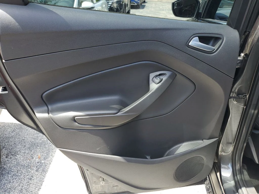 Used 2018 Gray Ford SE image 10