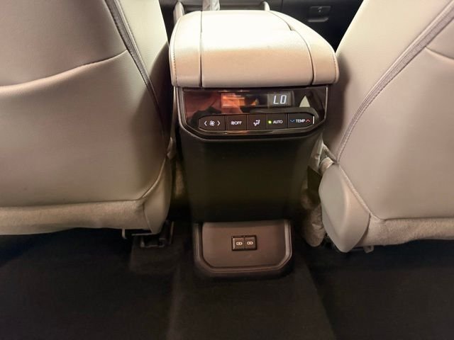 Used 2024  Toyota XLE image 38