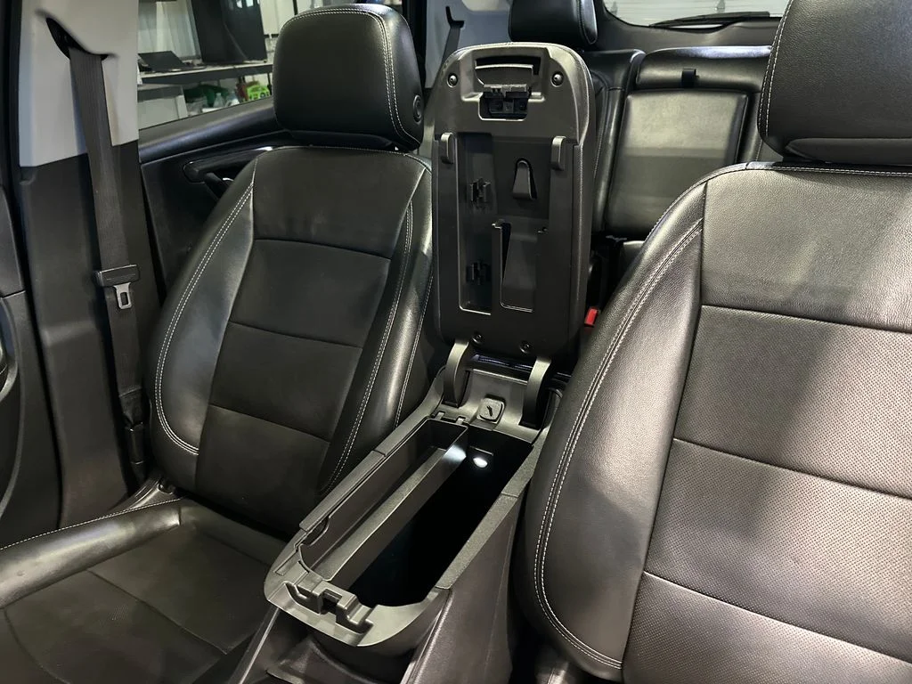 Used 2023 White GMC SLT image 24