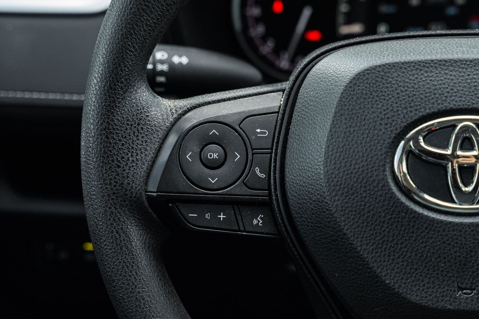 2023 Toyota RAV4 LE - Photo 24