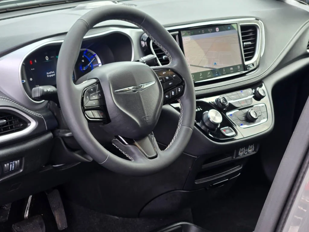 Used 2024 White Chrysler Select S Appearance image 22