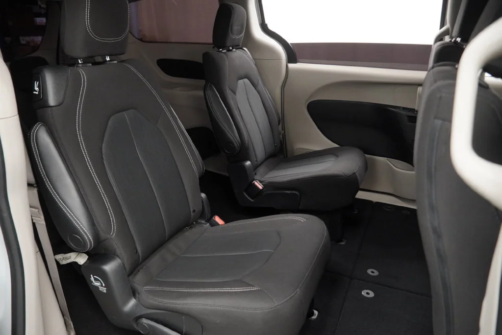 Used 2023 White Chrysler LX image 35