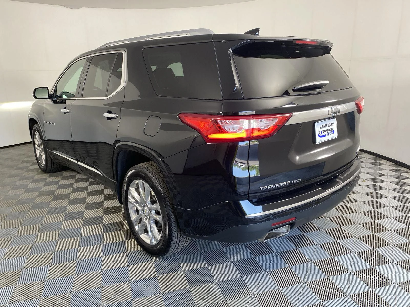 Used 2020 Mosaic Black Metallic Chevrolet High Country image 5