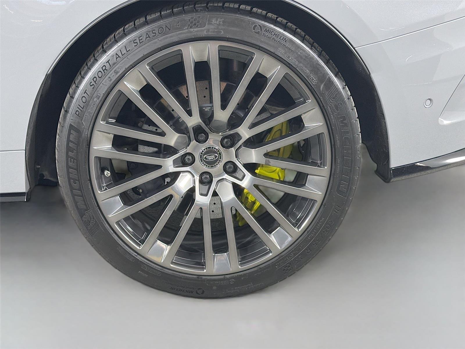 Used 2025 Marl Grey in Gloss finish Land Rover SV Edition Two image 29