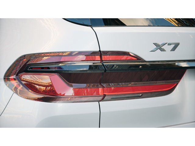 New 2027 Mineral White Metallic BMW Base image 8