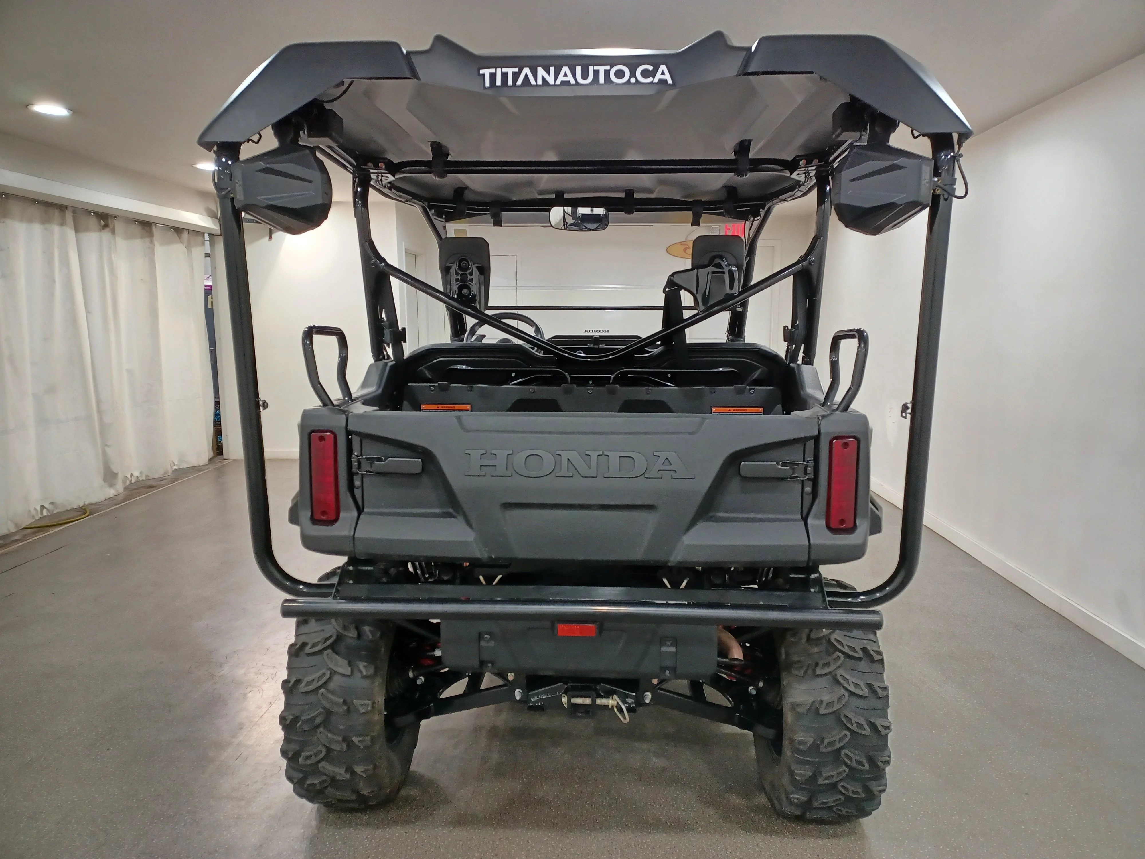 Used 2025 Matte Timberwolf Grey Metallic Honda Trail Special Edition*1000cc Engine | 6spd DCT | i-4x4 | Fox Shocks | SSV Works Audio | WARN Winch image 18