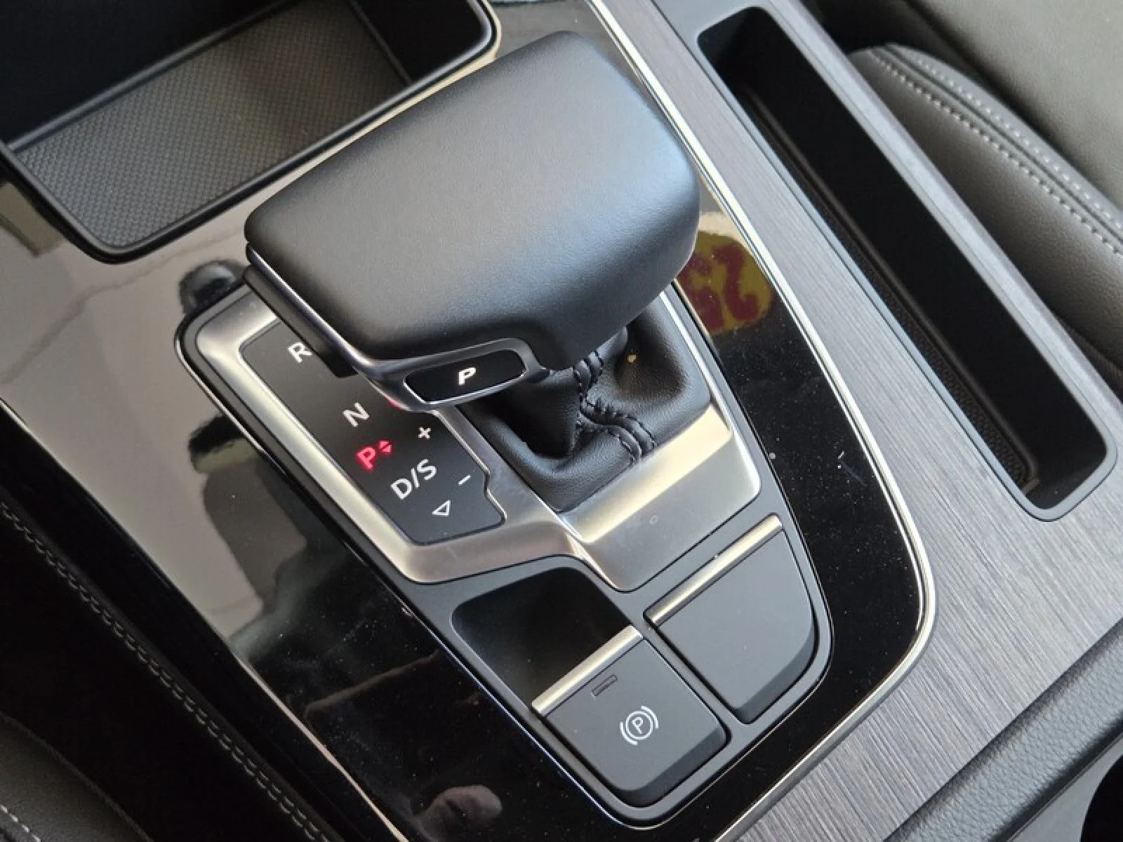 Used 2025 MYTHOS BLACK MET Audi S line Premium Plus image 32
