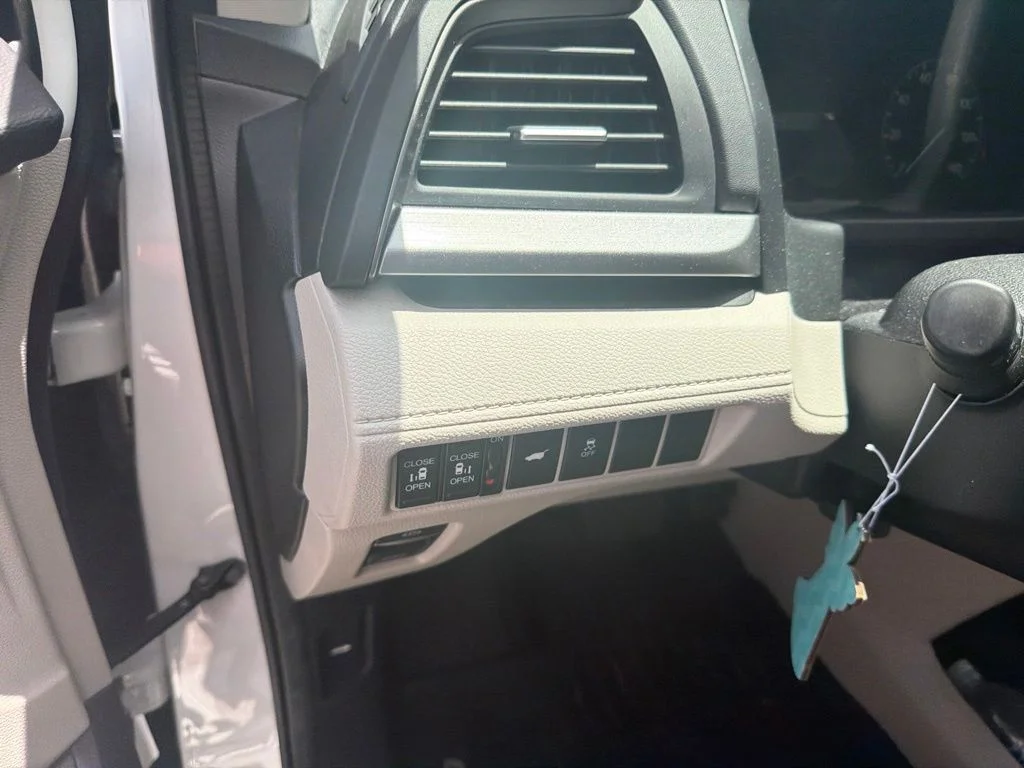 Certified Used 2025 Platinum White Pearl Honda EX-L image 19