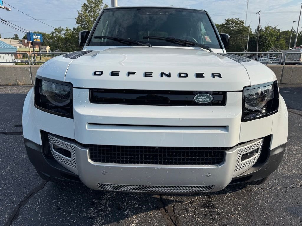 Used 2025 Fuji White Land Rover S image 2