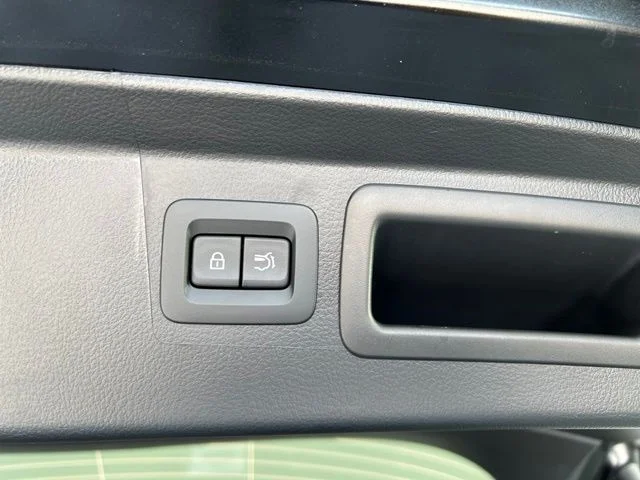 New 2026 Jet Black Mica Mazda 2.5 S Meridian Edition AWD image 39