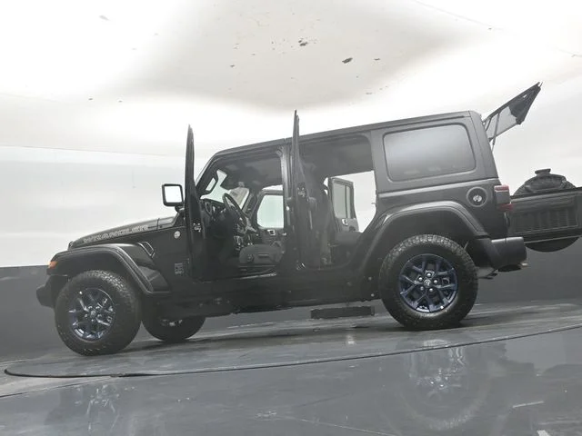 New 2026 Black Clear-Coat Exterior Paint Jeep 85th Anniversary Edition image 55