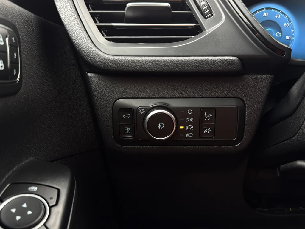 Used 2025 White Metallic Ford ST-Line Select image 18