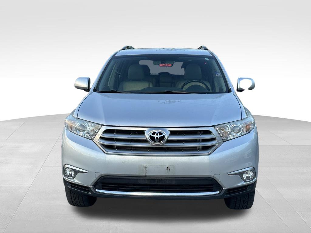 Used 2013 Silver Toyota Limited image 3