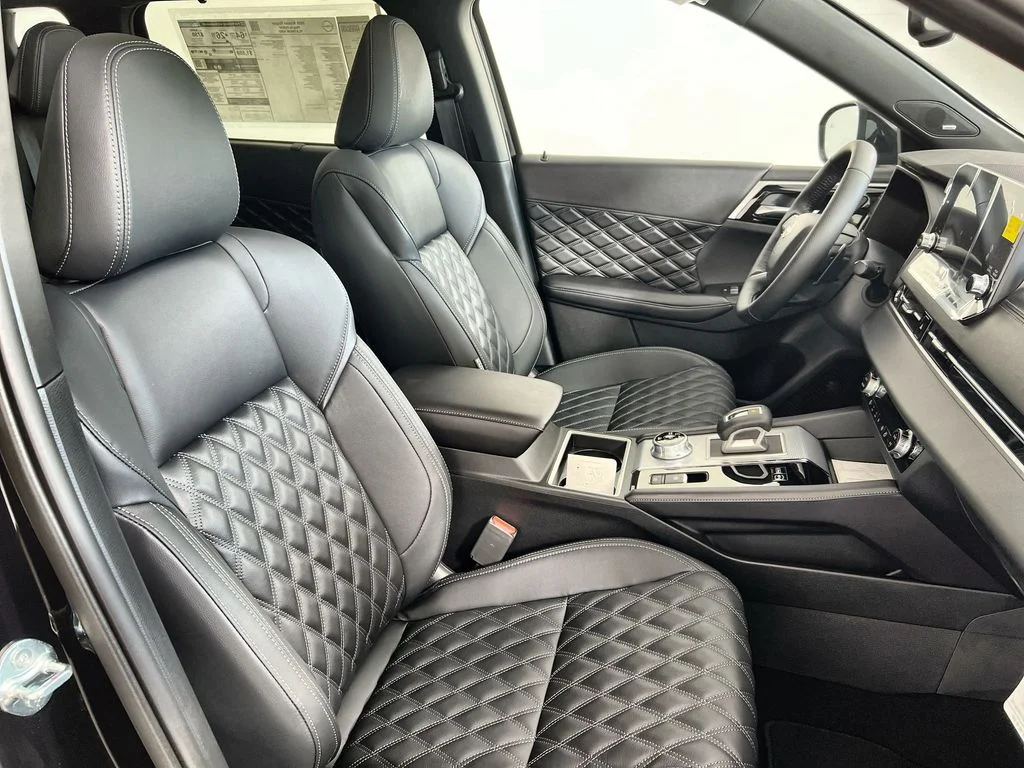 New 2026 Black Nissan Platinum image 27