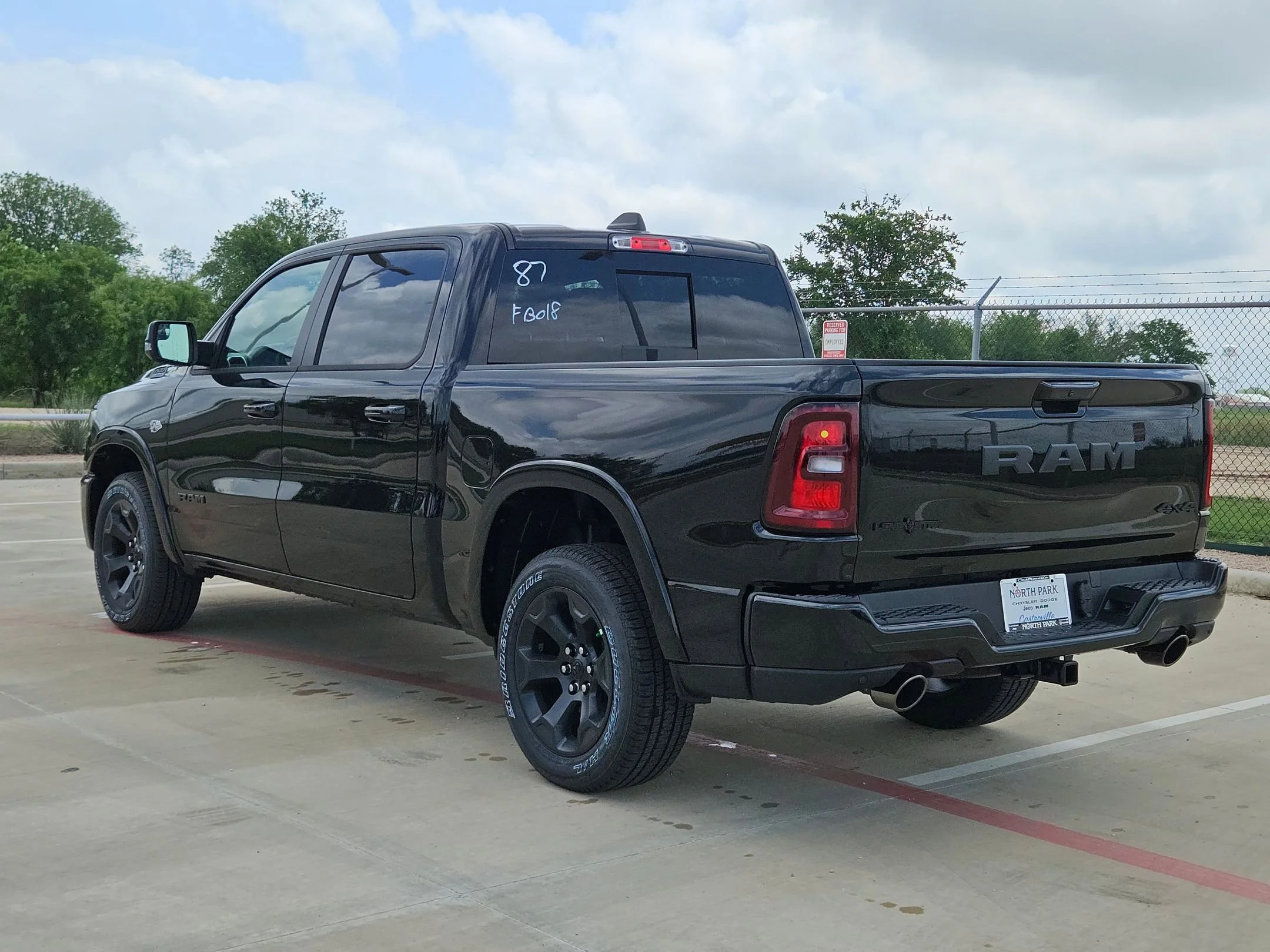 New 2026 Diamond Black Crystal Pearlcoat RAM Big Horn/Lone Star image 5