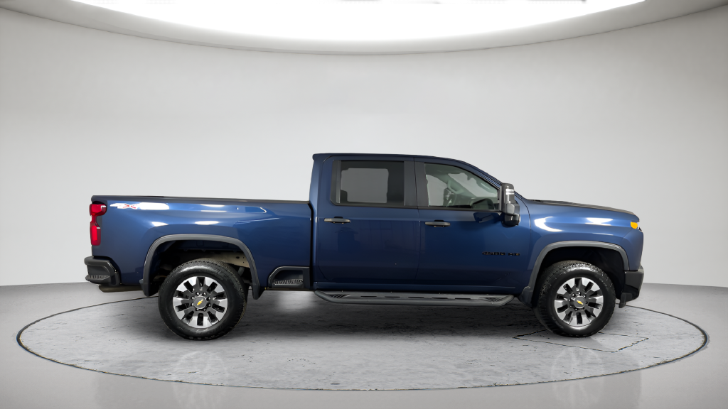 Used 2021 Blue Chevrolet Custom image 4
