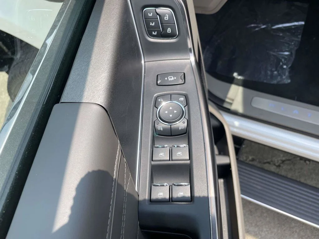 New 2026 White Ford Platinum image 16