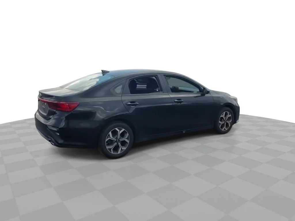Used 2019 Black Kia LXS image 8