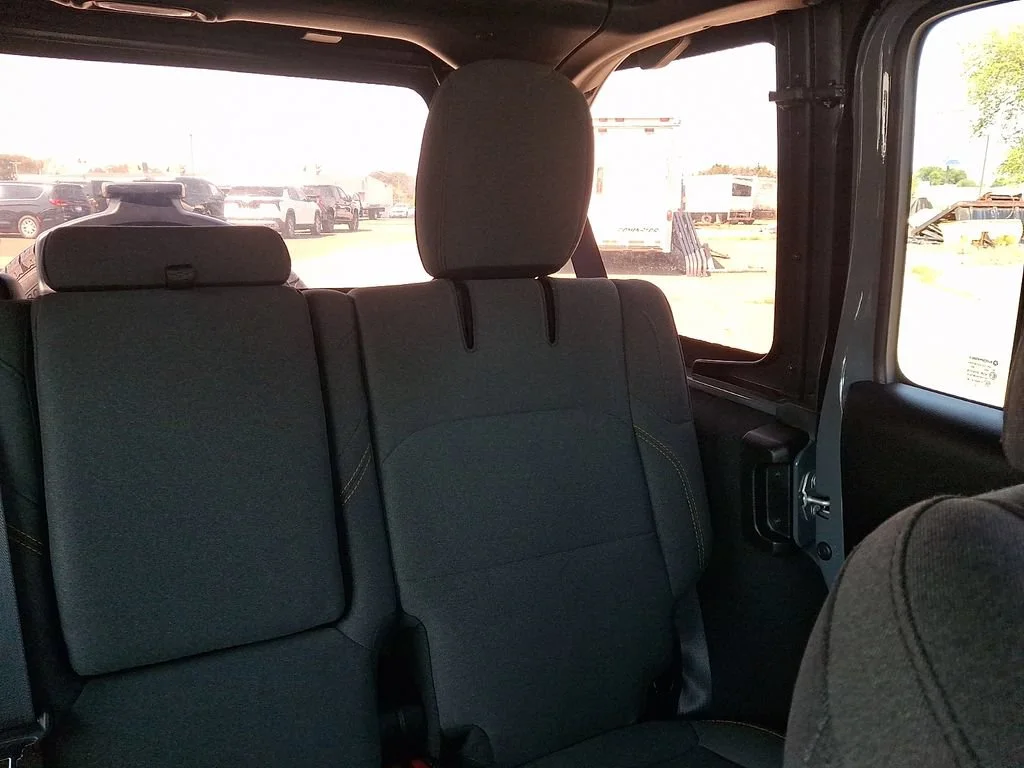 Used 2024 Anvil Clear Coat Jeep Sport S image 21
