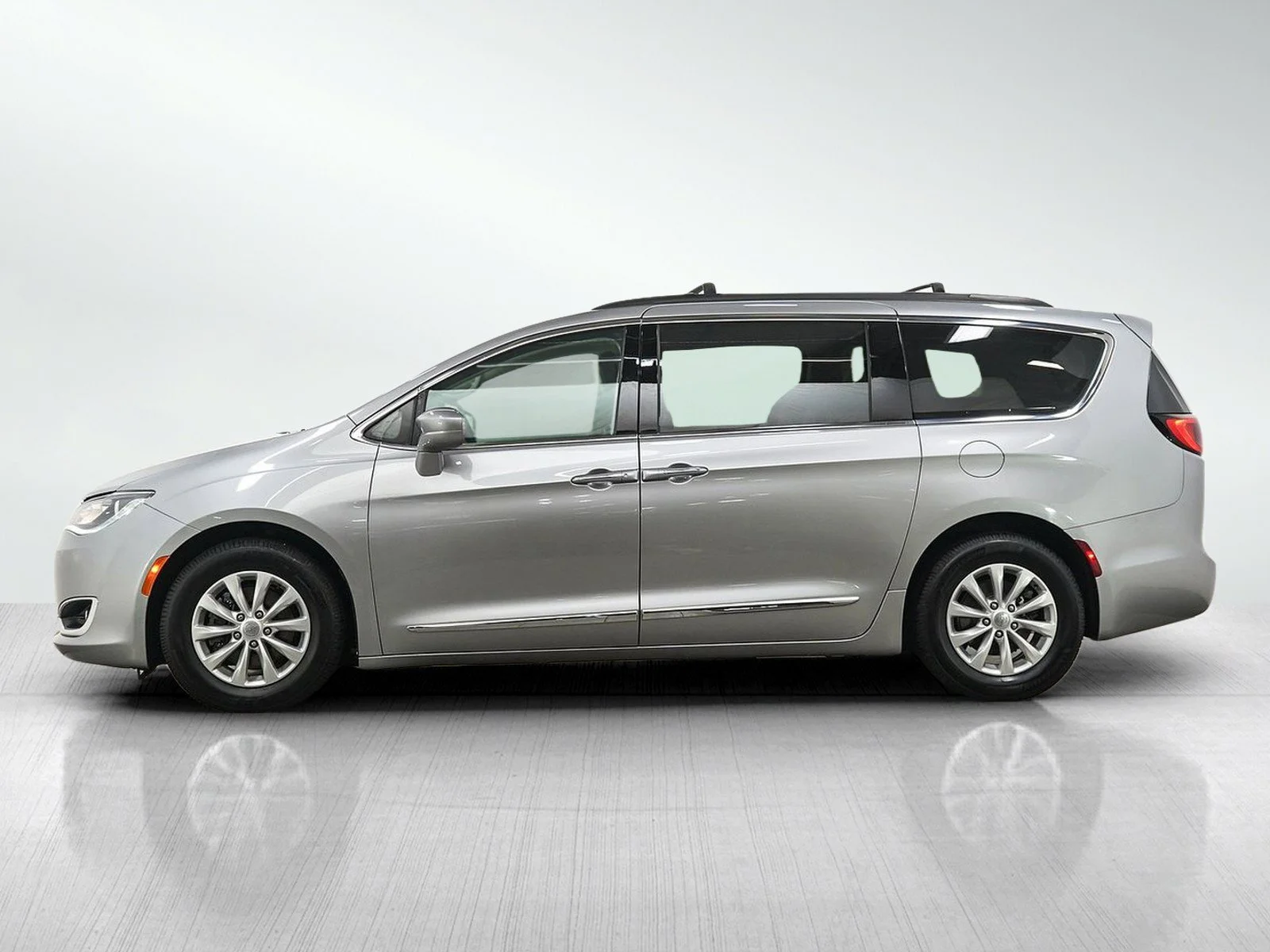 Used 2017 Chrysler Pacifica Touring-L with VIN 2C4RC1BG2HR530549 for sale in Hopkins, Minnesota