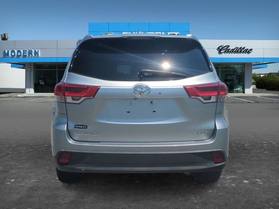 Used 2019 CELESTIAL SILVER METALLIC Toyota SE image 4