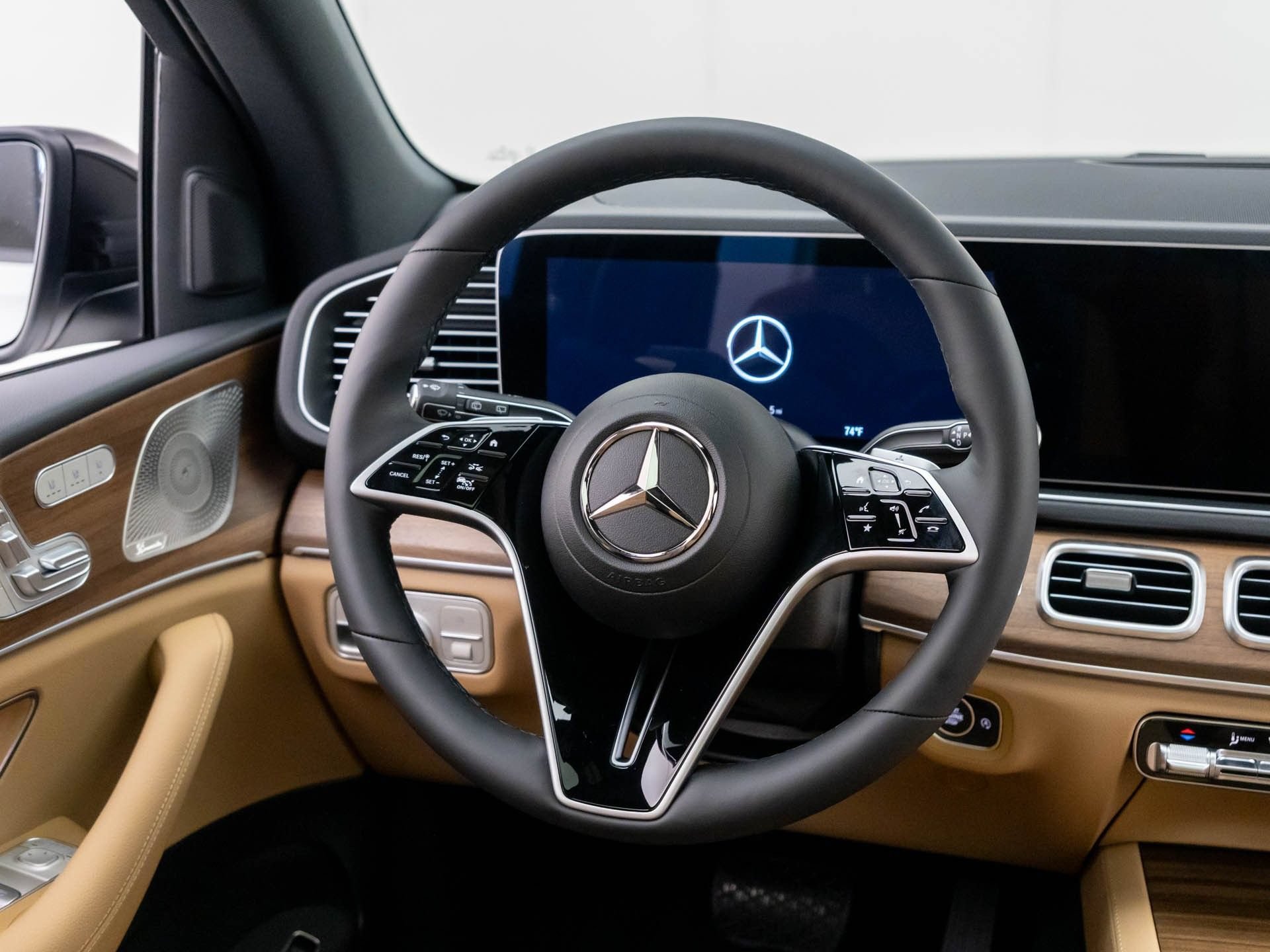 New 2026 MANUFAKTUR Moonlight White Metallic Mercedes-Benz GLE 450 image 54
