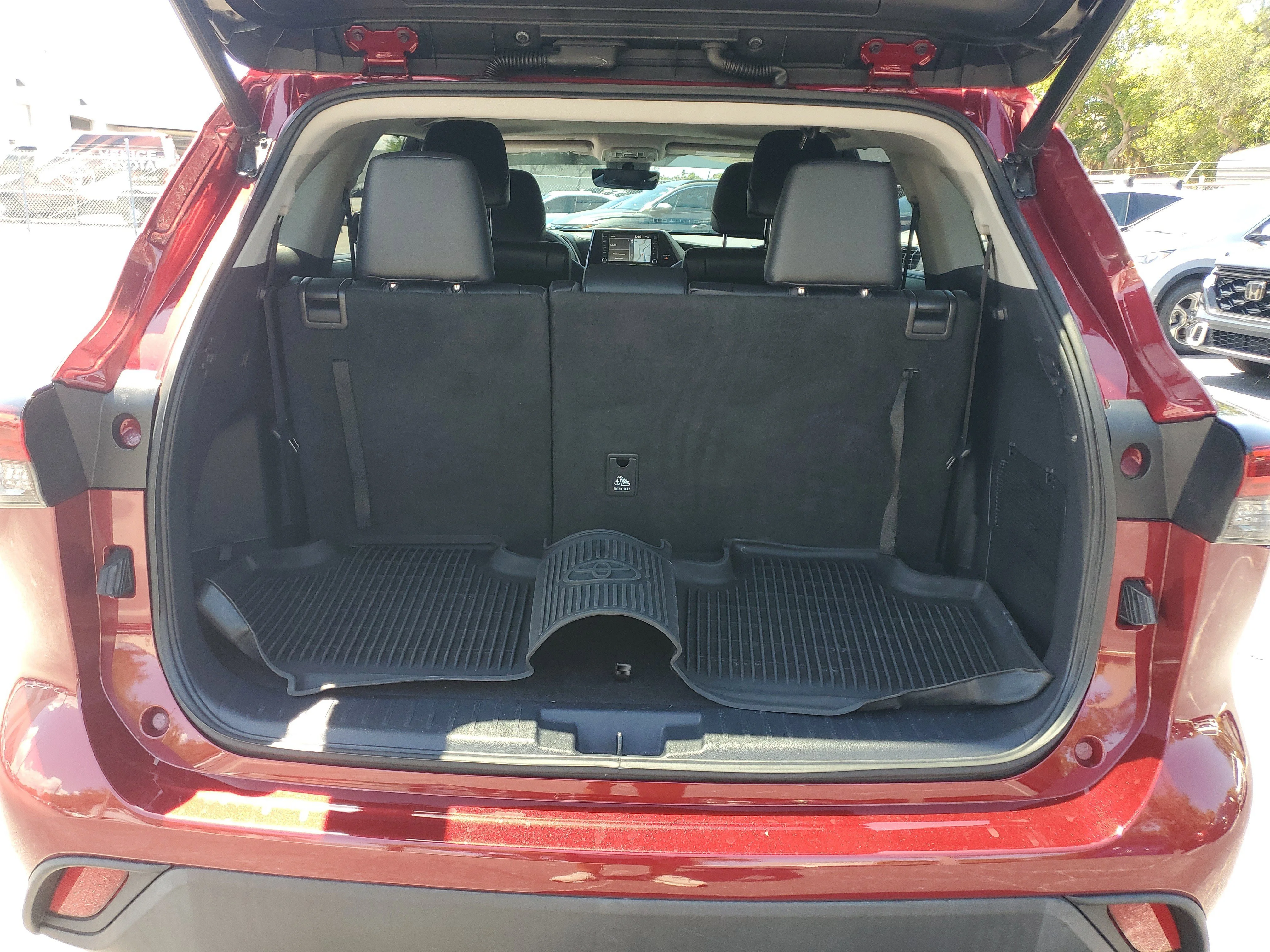 Used 2022 Ruby Flare Pearl Toyota Hybrid XLE image 9