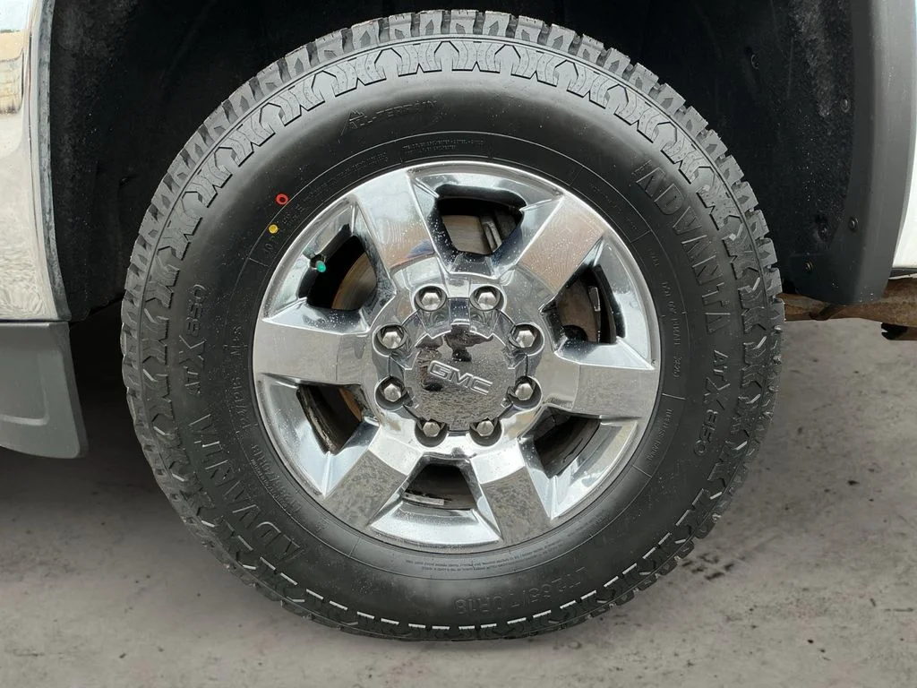 Used 2018 White GMC SLT image 9