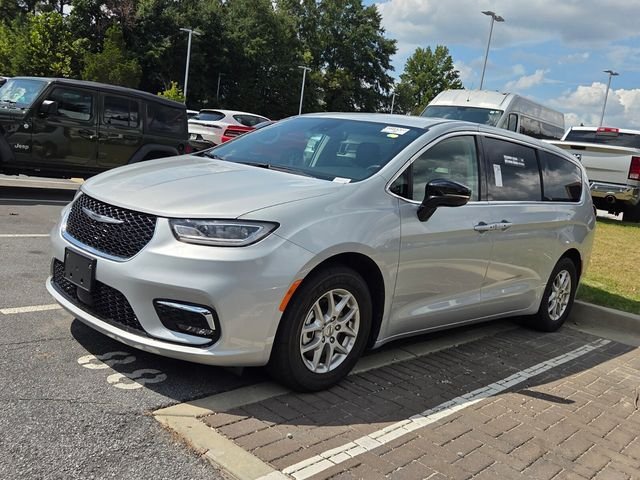 Used 2024 Silver Chrysler Touring L image 2