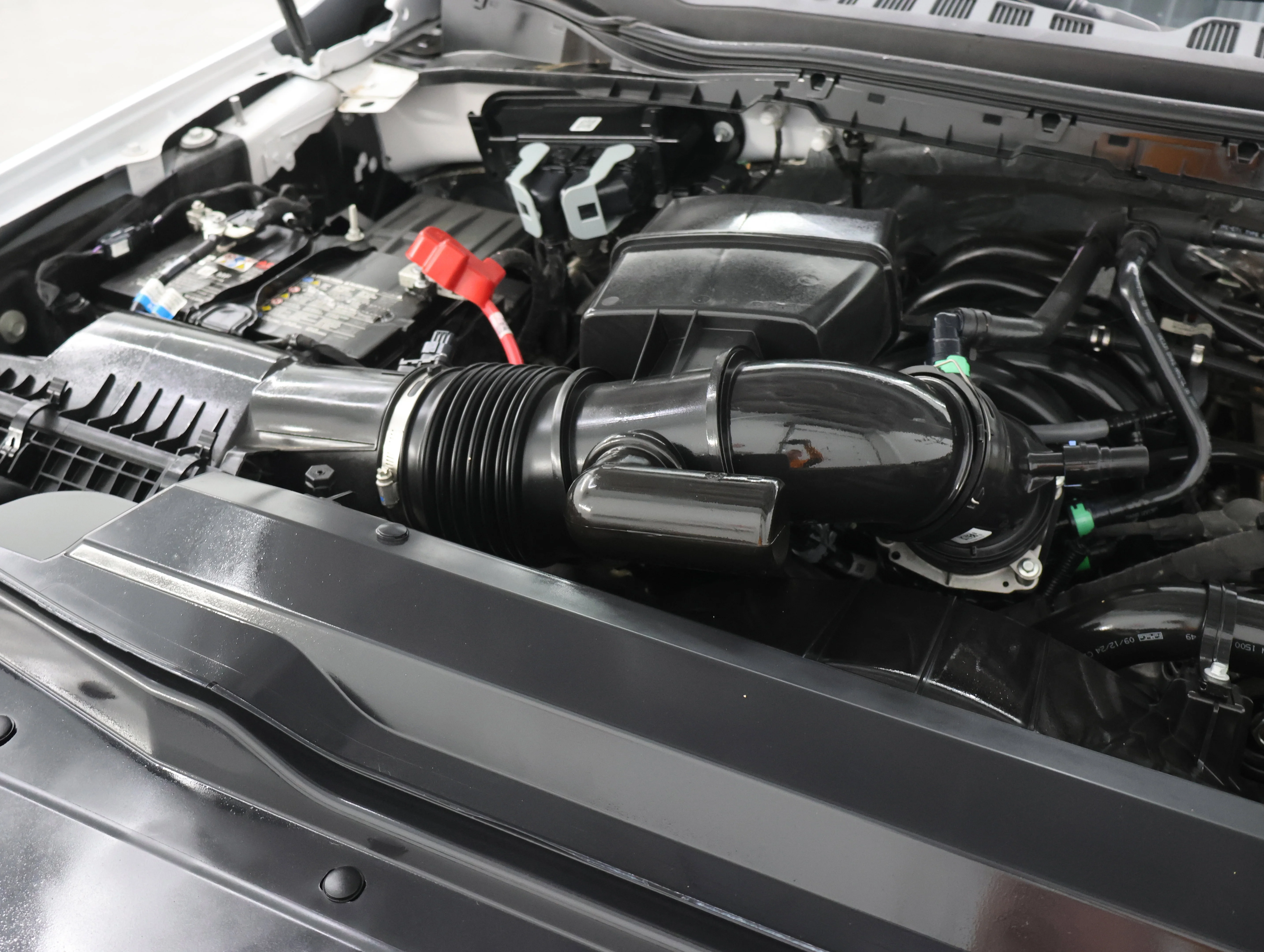 Used 2024 Oxford White Ford Lariat image 22