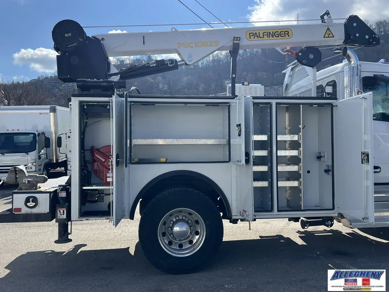 New 2025 White Peterbilt  image 18