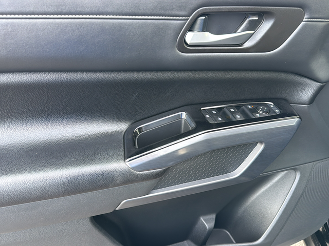 Used 2023 Black Nissan SL image 23